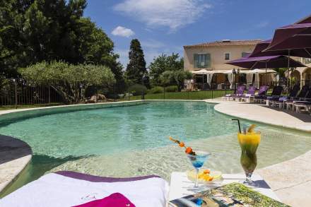 Réception de Mariage dans le Gard, Uzès · Le Clos de Pradines - piscine